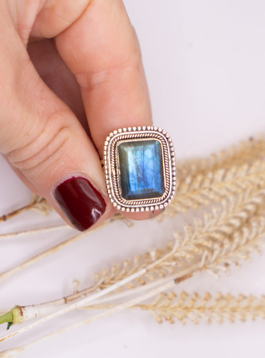 Rectangular Labordorite Size 7