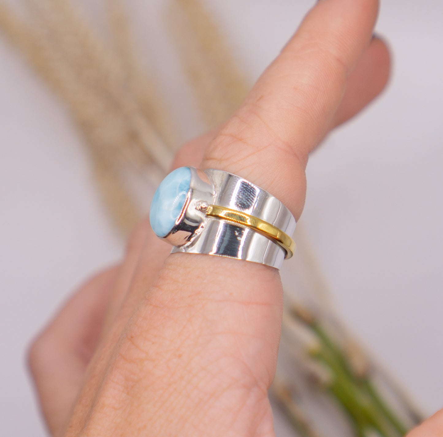 The Queen in Larimar Size 9