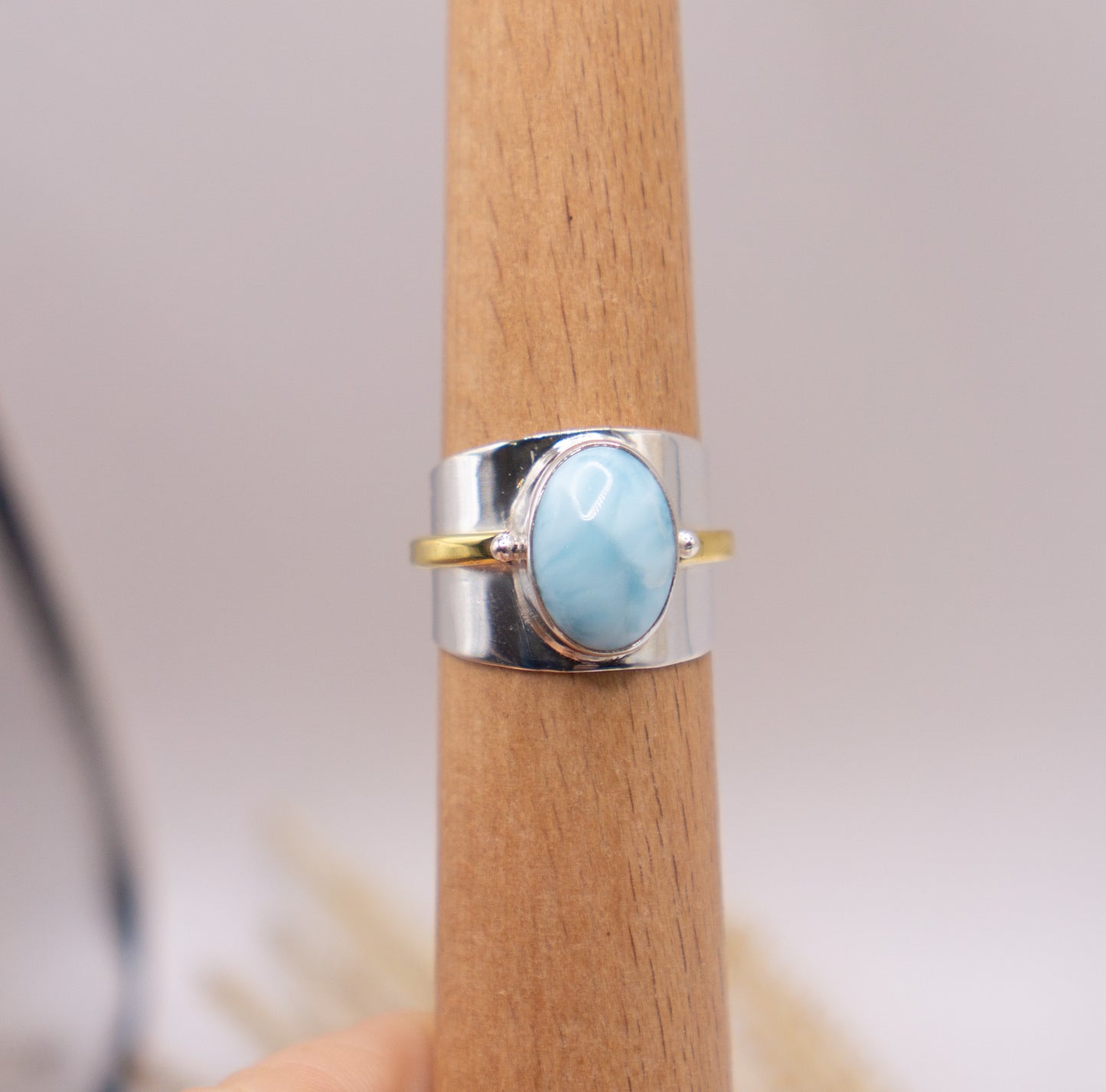 The Queen in Larimar Size 9