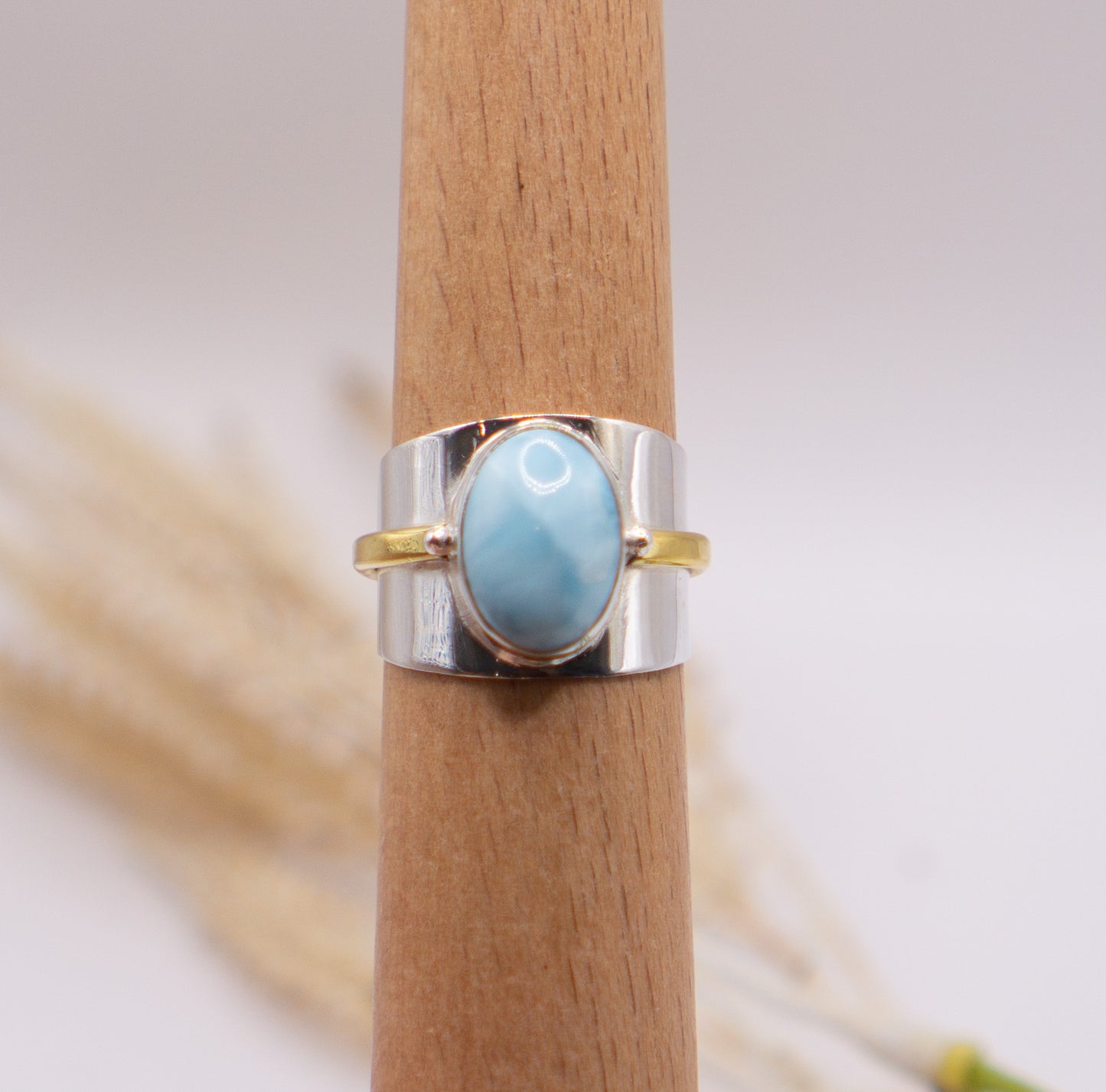 The Queen in Larimar Size 9