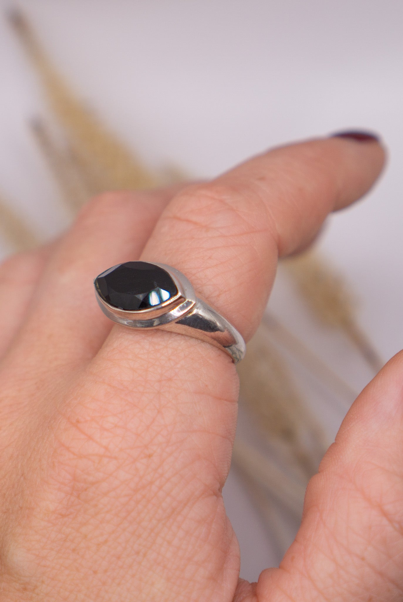 East/West Black Onyx Size 9