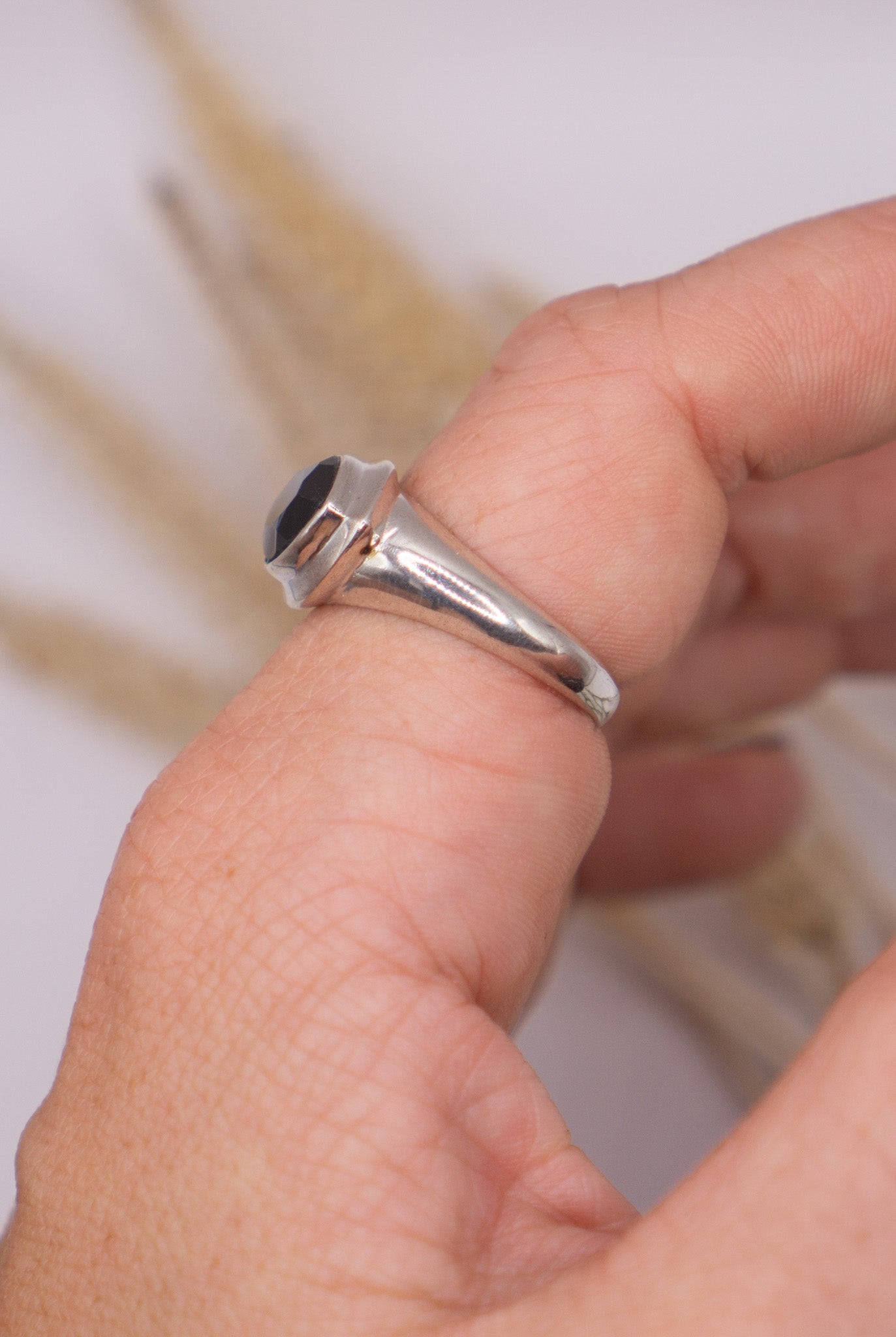 East/West Black Onyx Size 9