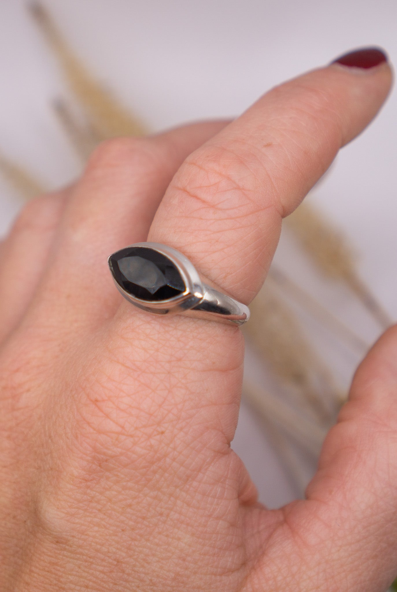 East/West Black Onyx Size 9