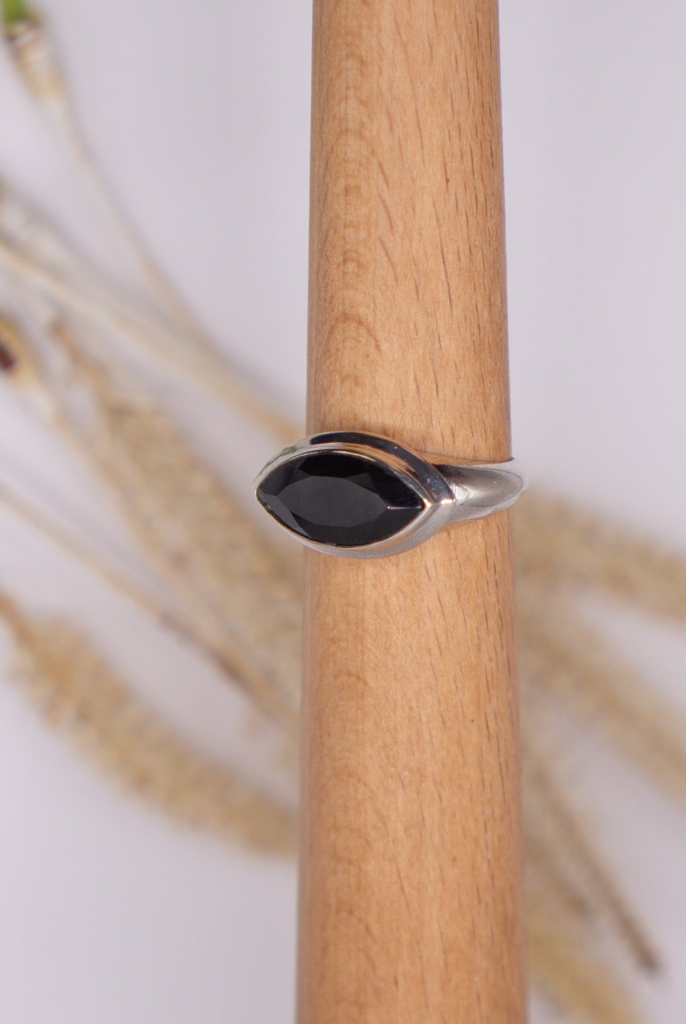 East/West Black Onyx Size 9