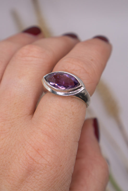 East/West Amethyst Size 9