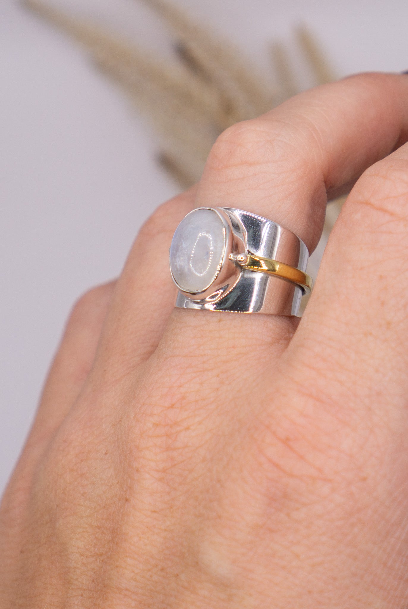 Moonstone Queen Size 8.5