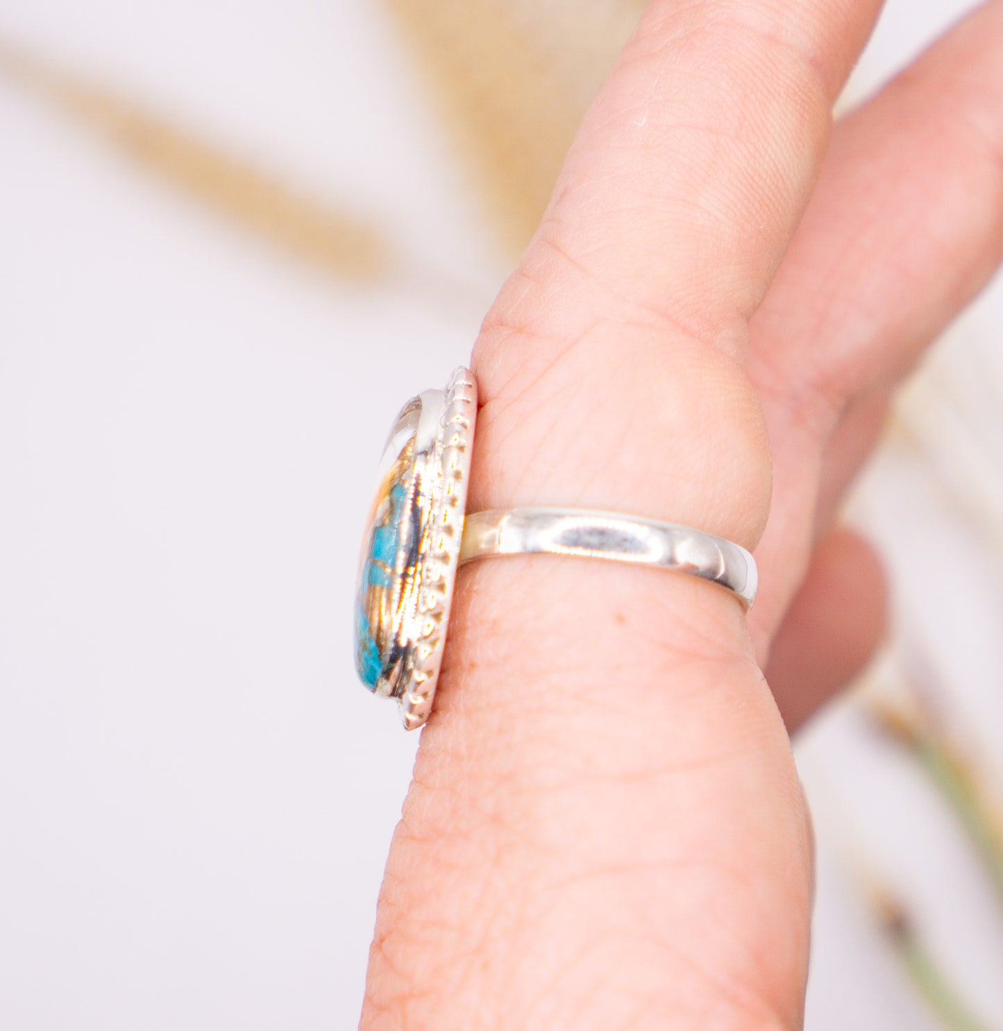 Vibrant Oval Beaded Spiny Oyster Turquoise - Size 8.5