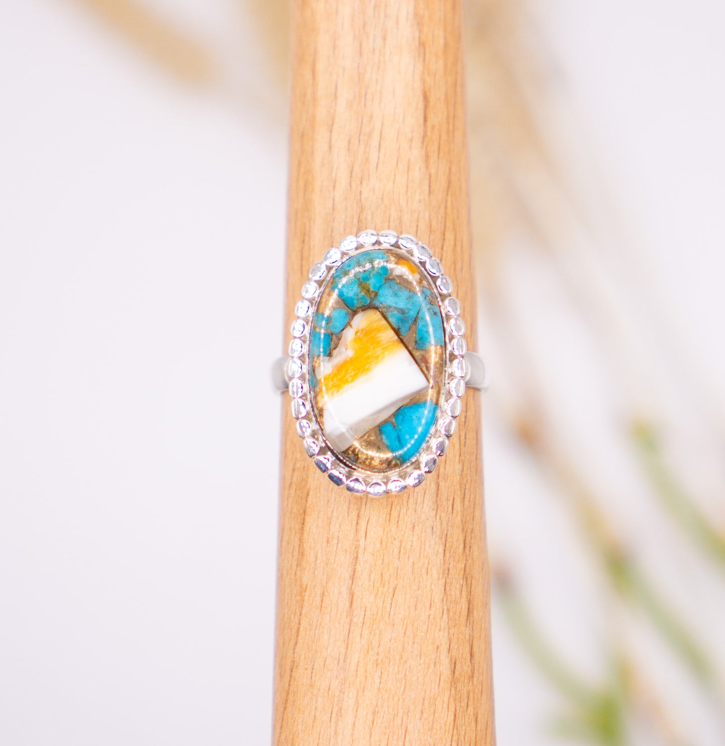 Vibrant Oval Beaded Spiny Oyster Turquoise - Size 8.5