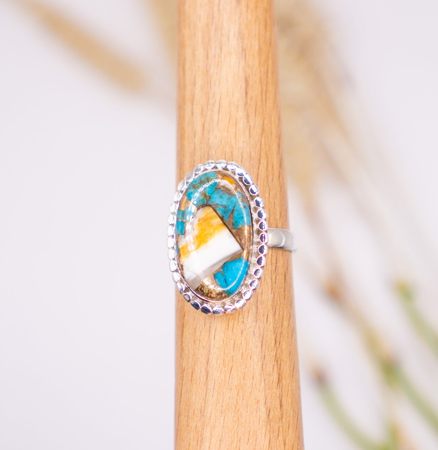 Vibrant Oval Beaded Spiny Oyster Turquoise - Size 8.5