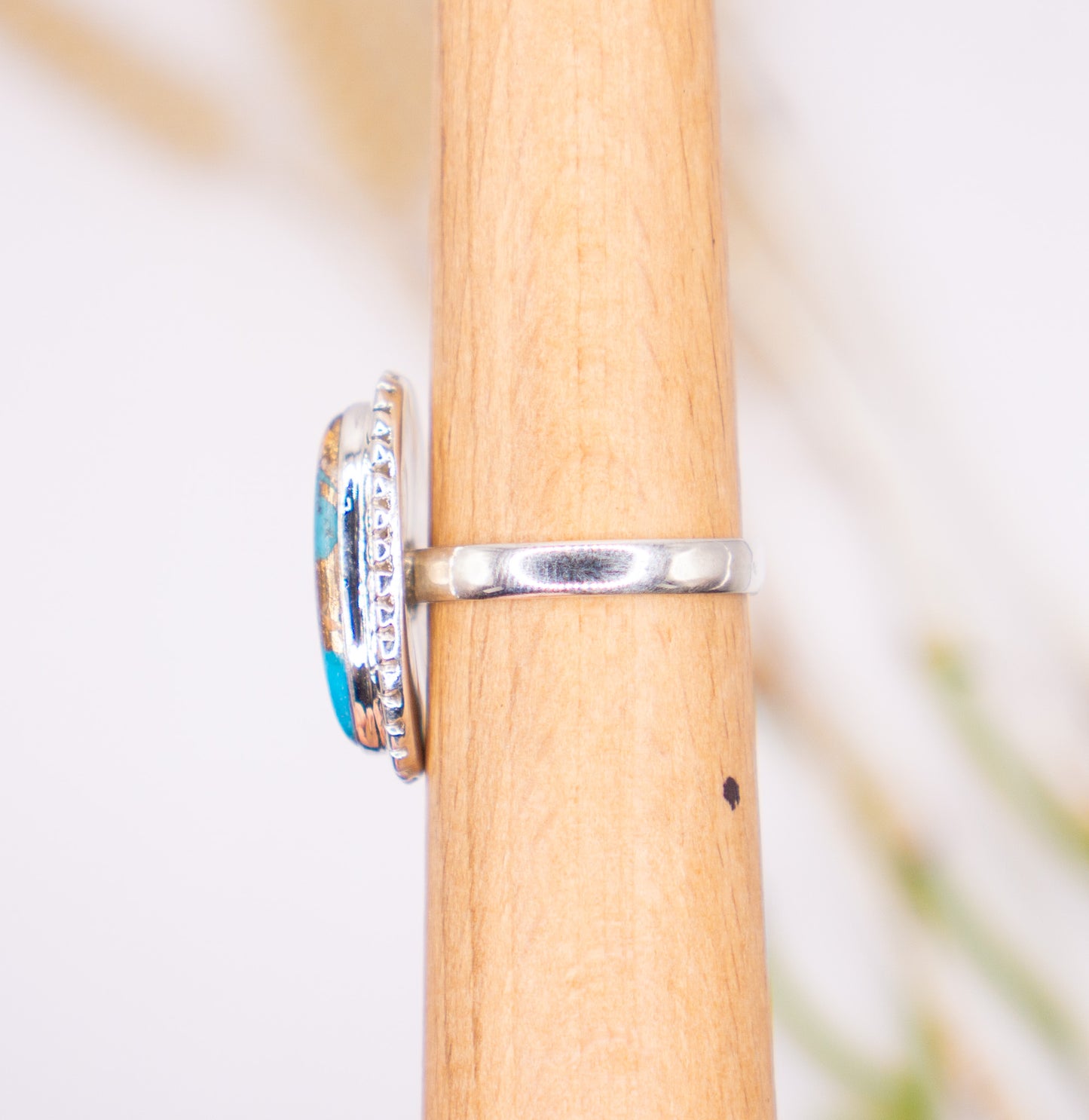 Vibrant Oval Beaded Spiny Oyster Turquoise - Size 8.5