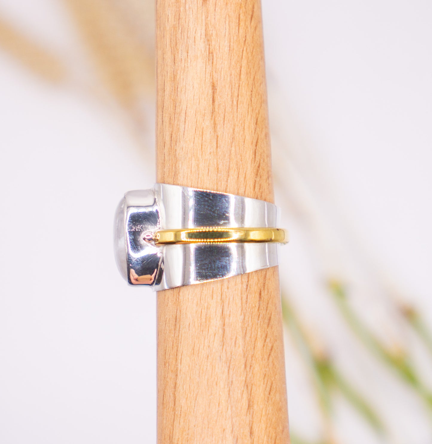 The Queen Moonstone - Size 8.5