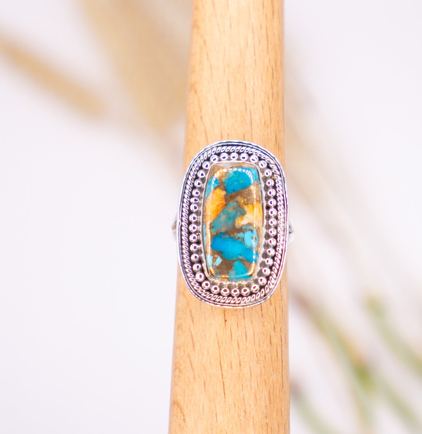 Vibrant Rectangular Beaded Spiny Oyster - Size 6