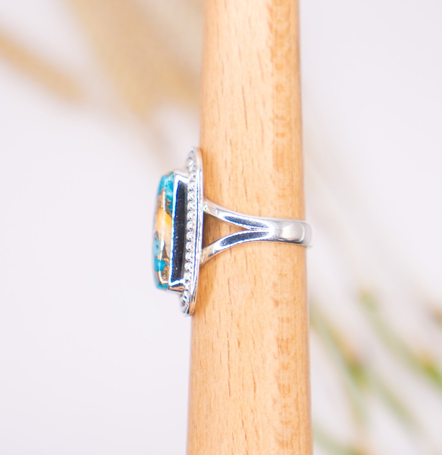 Vibrant Rectangular Beaded Spiny Oyster - Size 6