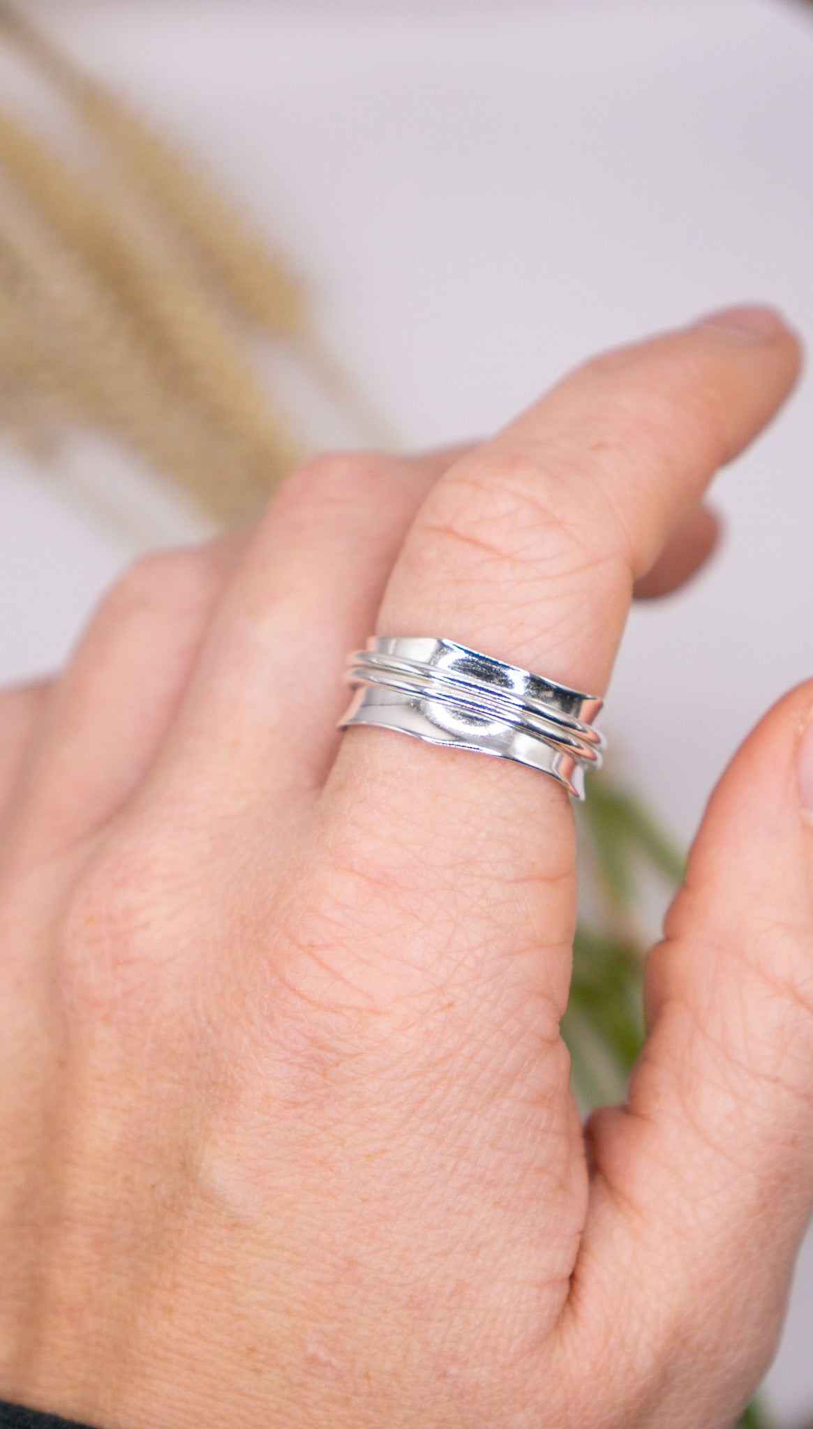 Super Shiny Skinny Spinner Ring