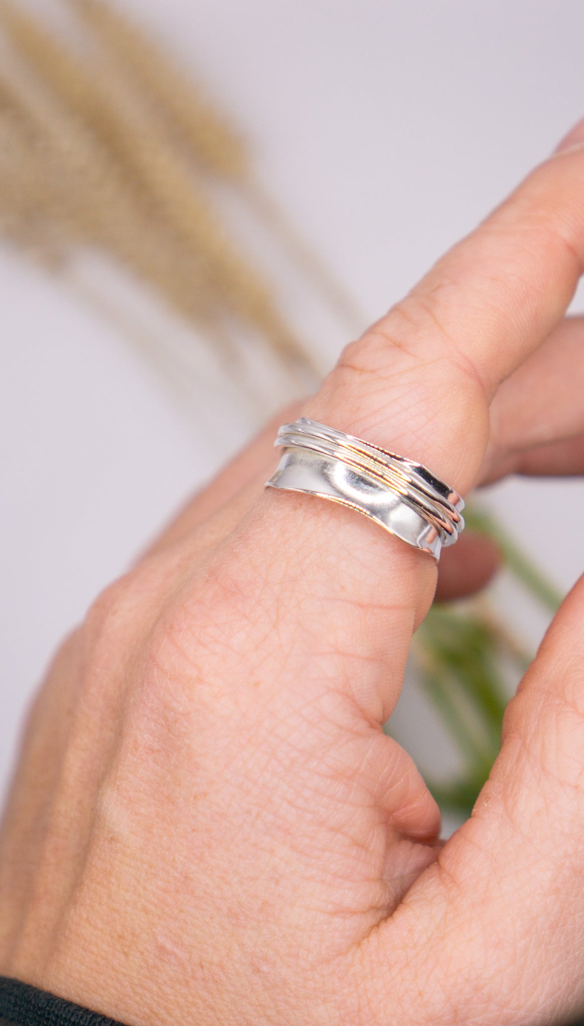 Super Shiny Skinny Spinner Ring