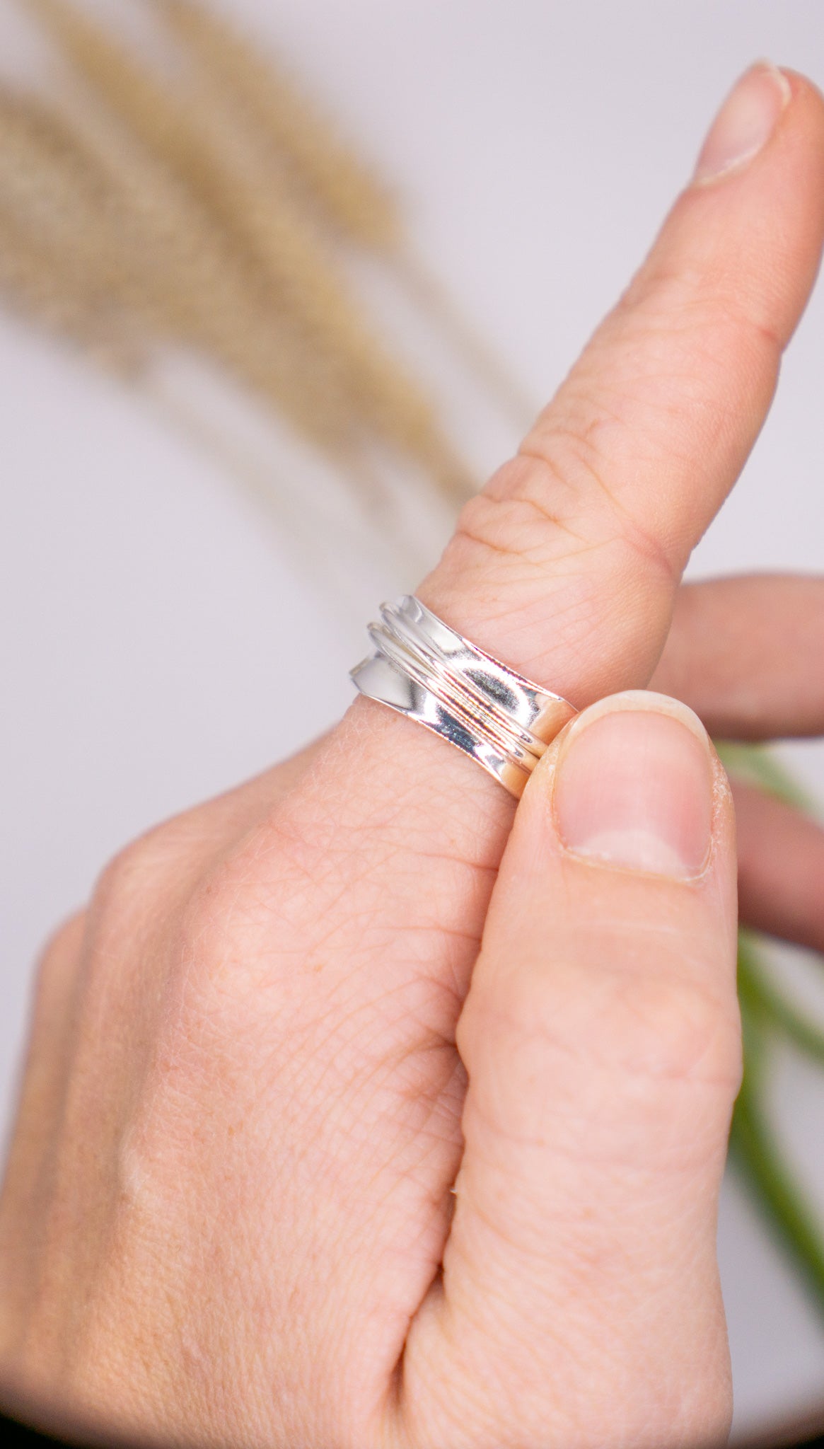 Super Shiny Skinny Spinner Ring