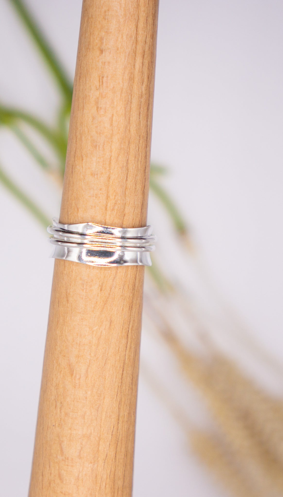 Super Shiny Skinny Spinner Ring