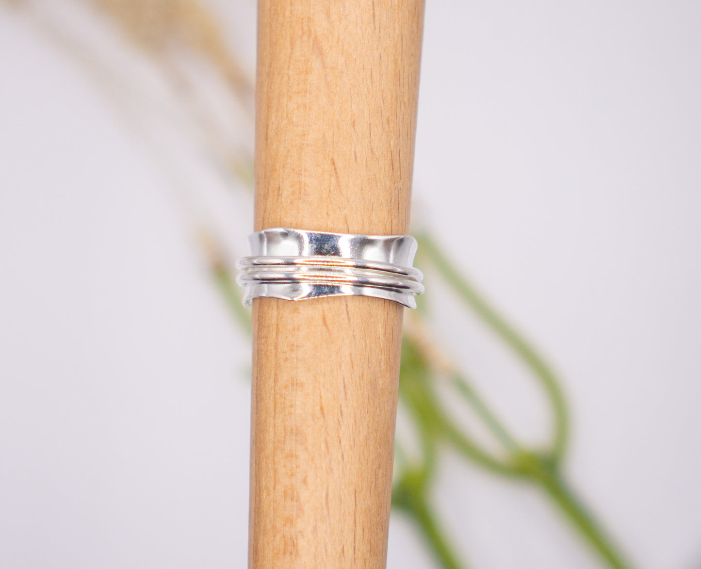 Super Shiny Skinny Spinner Ring